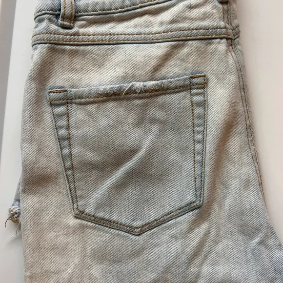 Bullhead Light Blue Denim Mom Shorts - Picture 4 of 4